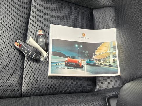 Used 2019 Porsche 718 Boxster RWD image 11