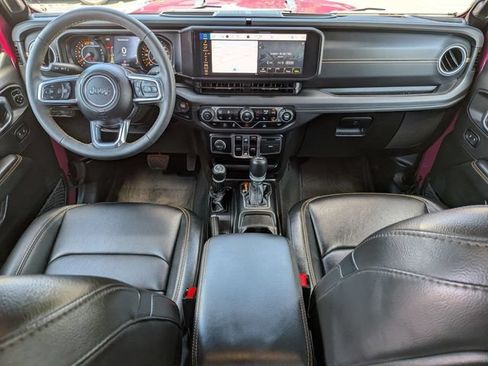 Certified 2024 Jeep Wrangler Unlimited Sahara w/ Technology Group AWD/4WD image 15