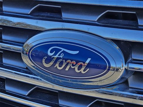 Used 2021 Ford Expedition XLT image 6