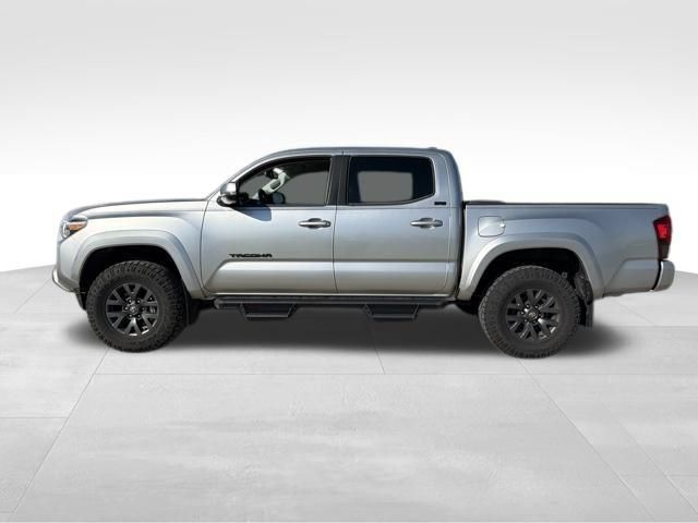 Used 2023 Toyota Tacoma SR5 w/ Technology Package AWD/4WD image 6