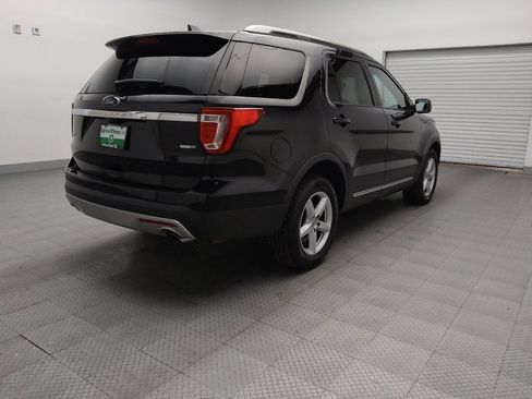 Used 2017 Ford Explorer XLT w/ Equipment Group 202A image 9