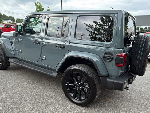 Used 2025 Jeep Wrangler Unlimited Sahara AWD/4WD image 10