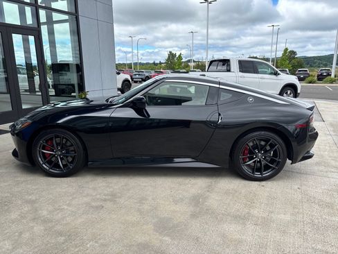 Used 2024 Nissan Z Performance w/ Floor Mat Package RWD image 8