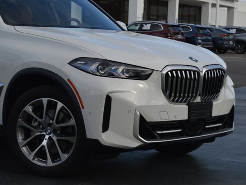 Certified 2024 BMW X5 xDrive40i w/ Premium Package image 2