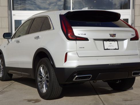 Used 2024 Cadillac XT4 Premium Luxury image 9