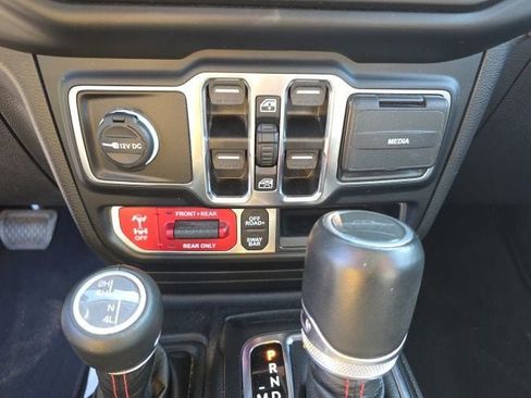 Used 2023 Jeep Gladiator Rubicon w/ Cold Weather Group AWD/4WD image 20