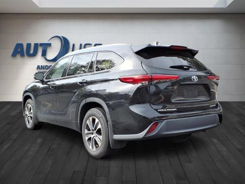 Used 2022 Toyota Highlander XLE image 15