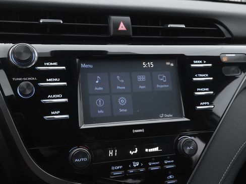 Used 2020 Toyota Camry SE image 14