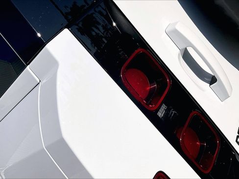 Used 2024 Land Rover Defender 130 S image 29