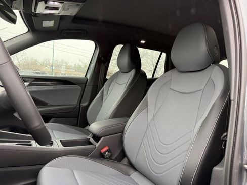 New 2026 Volkswagen Tiguan SE R-Line image 13