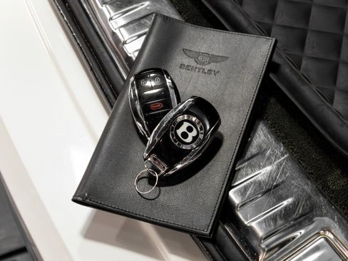 Used 2019 Bentley Bentayga image 73