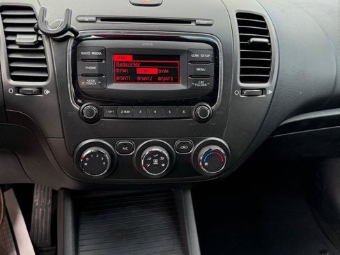 Used 2017 Kia Forte LX image 9