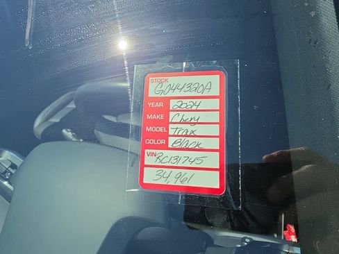 Used 2024 Chevrolet Trax RS w/ Sunroof Package FWD image 10