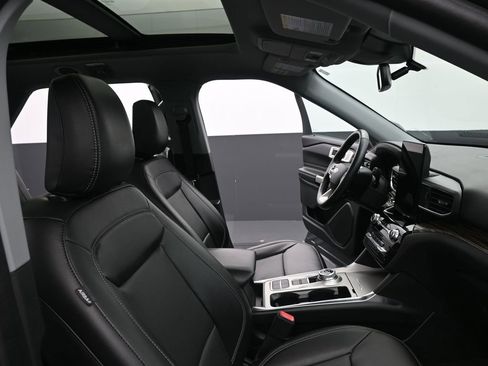 Used 2022 Ford Explorer Limited w/ Limited Technology Package image 35