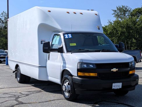 Used 2023 Chevrolet Express 3500 w/ Power Convenience Package RWD image 3