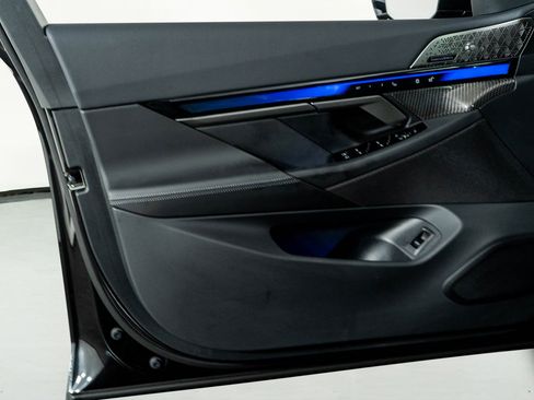 Used 2026 BMW M5 w/ Executive Package image 53