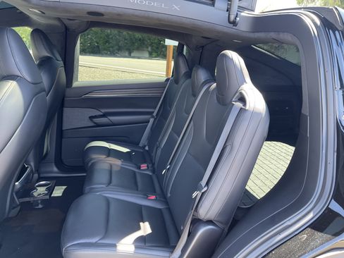 Used 2023 Tesla Model X AWD/4WD image 15