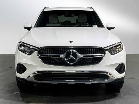 Used 2025 Mercedes-Benz GLC 300 4MATIC image 8