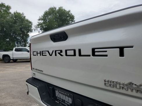 Used 2023 Chevrolet Silverado 2500 High Country w/ Safety Package II AWD/4WD image 6