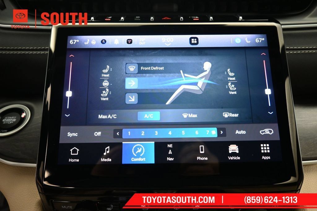 Used 2023 Jeep Grand Cherokee Limited w/ Luxury Tech Group II AWD/4WD image 15