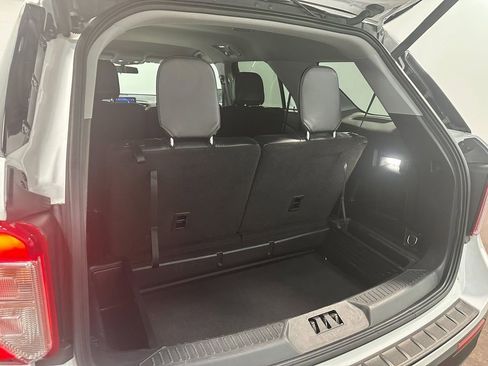 Used 2022 Ford Explorer XLT image 76