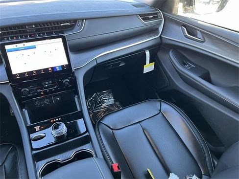 New 2025 Jeep Grand Cherokee L Limited image 36