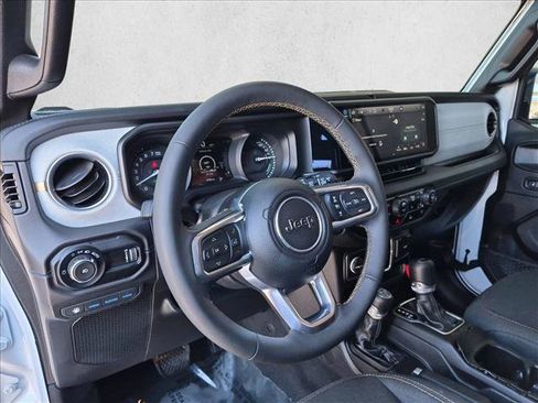Used 2024 Jeep Wrangler Unlimited Sahara AWD/4WD image 10