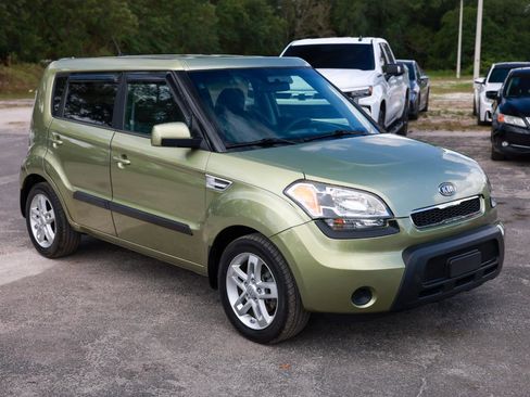 Used 2011 Kia Soul + FWD image 15