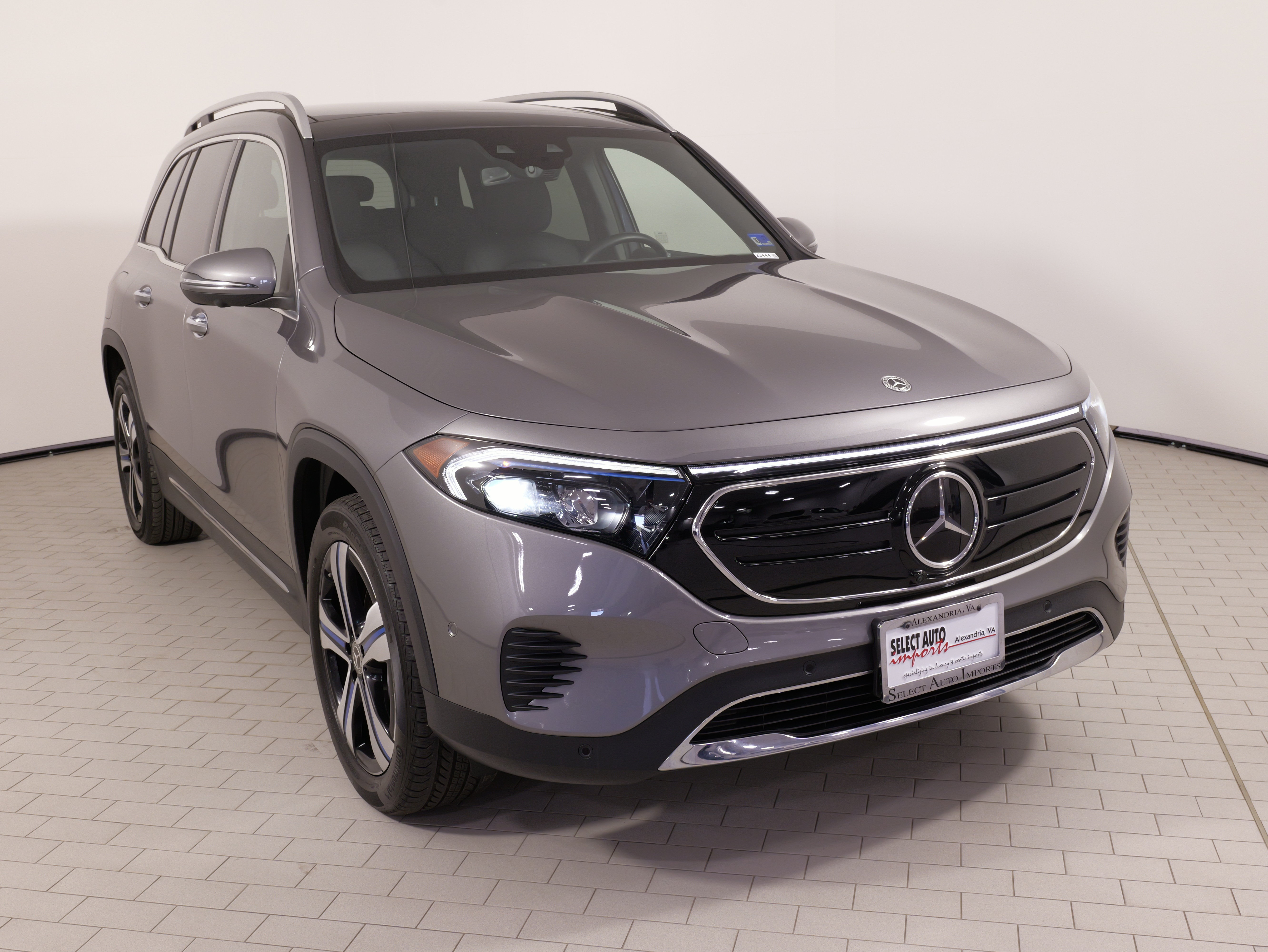 Used 2023 Mercedes-Benz EQB 350 4MATIC SUV image 5