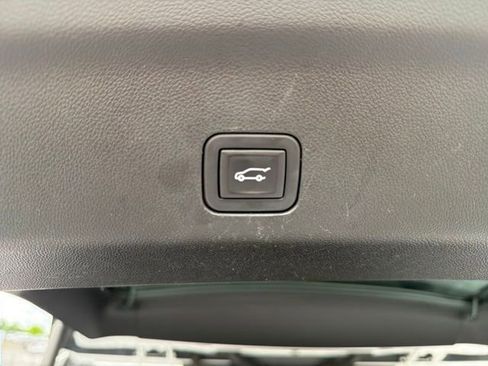 Used 2024 GMC Yukon XL SLT w/ SLT Luxury Package RWD image 26