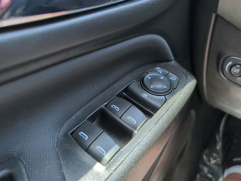 Used 2022 Chevrolet Equinox RS w/ RS Leather Package FWD image 22