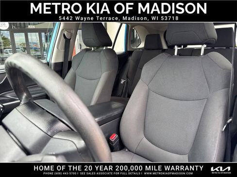 Used 2021 Toyota RAV4 LE AWD/4WD image 16