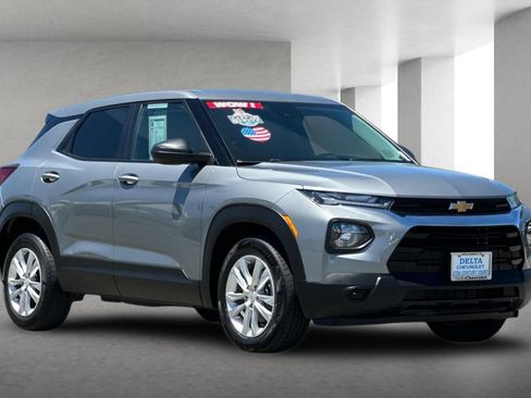 Used 2023 Chevrolet TrailBlazer LS FWD image 2