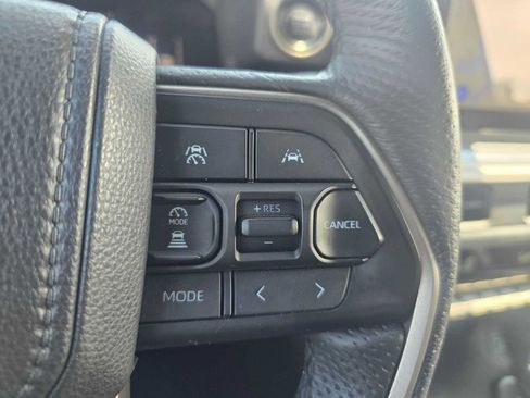 Used 2025 Toyota Tacoma SR5 AWD/4WD image 31