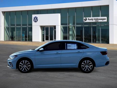 New 2025 Volkswagen Jetta SE image 5