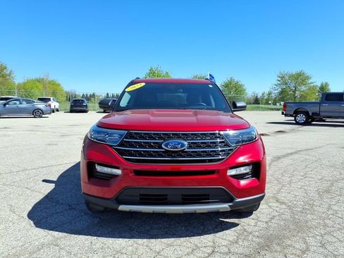 Used 2023 Ford Explorer XLT w/ Equipment Group 202A AWD/4WD image 2