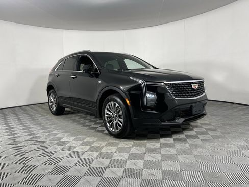 Used 2025 Cadillac XT4 Premium Luxury w/ Cold Weather Package image 10