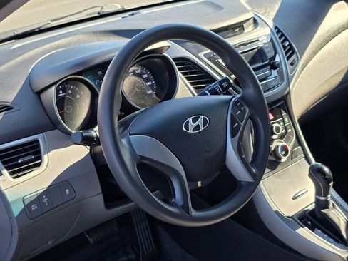 Used 2016 Hyundai Elantra SE image 13