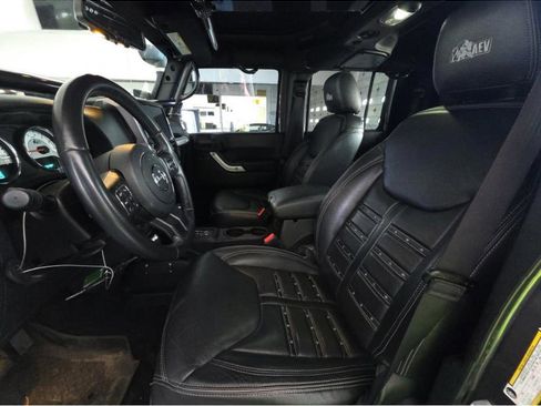 Used 2016 Jeep Wrangler Unlimited Rubicon w/ Connectivity Group AWD/4WD image 4