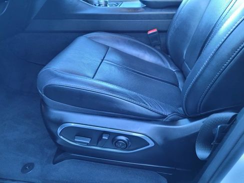 Certified 2024 Jeep Wagoneer Series II w/ Flexible Seating Group RWD image 16