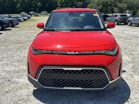 Used 2024 Kia Soul LX w/ Option Group 015 FWD image 2