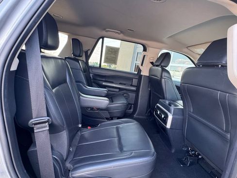 Used 2024 Ford Expedition XLT AWD/4WD image 31