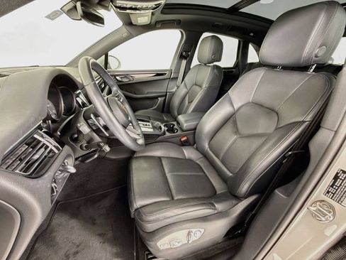 Certified 2023 Porsche Macan S AWD/4WD image 5