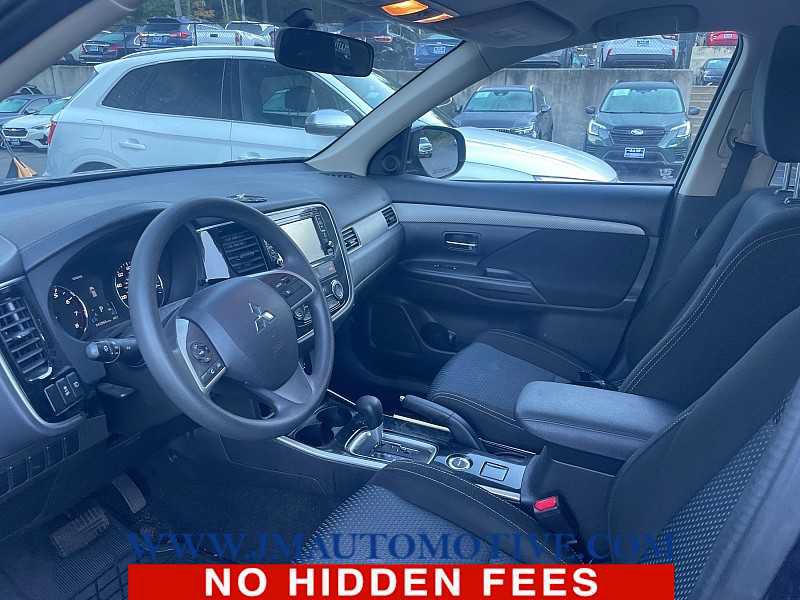 Used 2018 Mitsubishi Outlander ES AWD/4WD image 2