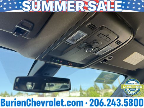 Used 2022 Chevrolet Suburban Z71 w/ Luxury Package AWD/4WD image 15