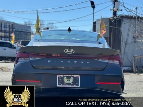 Used 2025 Hyundai Elantra SEL image 5