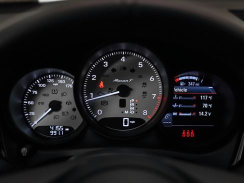 Used 2025 Porsche Macan Turbo image 19