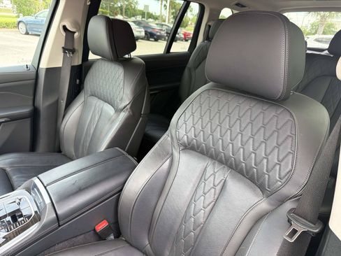Used 2025 BMW X7 xDrive40i AWD/4WD image 10