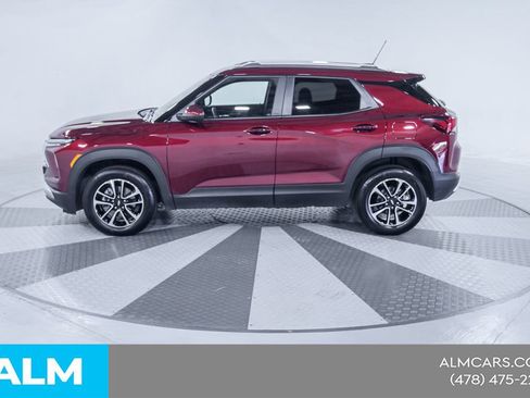 Used 2025 Chevrolet TrailBlazer LT AWD/4WD image 5