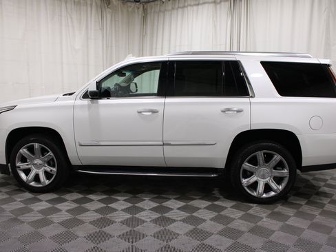 Used 2019 Cadillac Escalade Luxury AWD/4WD image 34